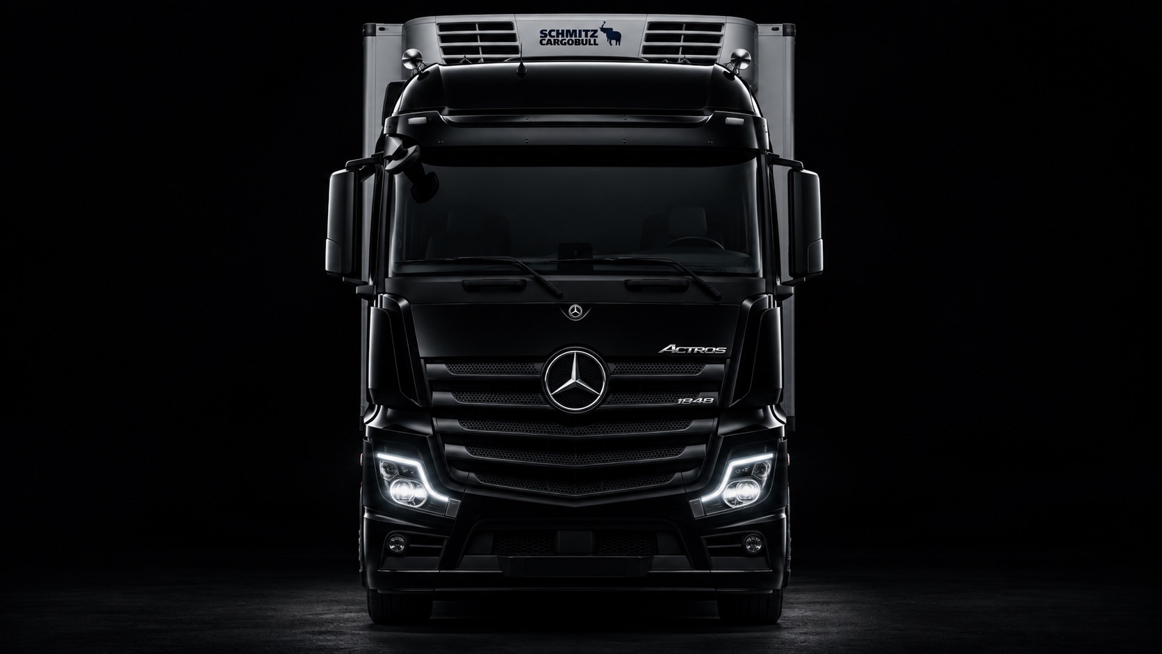 Mercedes-Benz Actros mit Kühlkoffer in der Frontansicht
